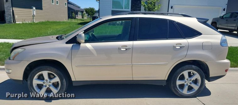 image for item IQ9867 2004 Lexus RX 330  SUV