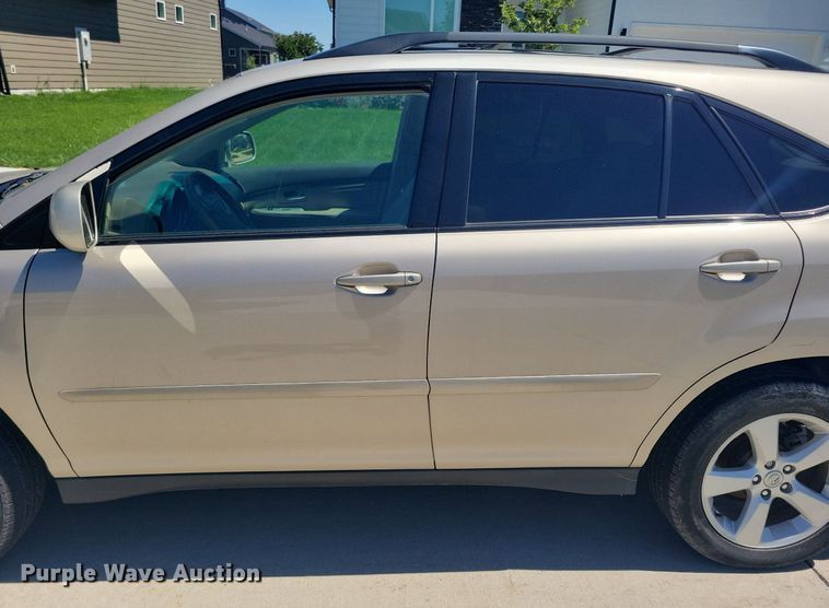 image for item IQ9867 2004 Lexus RX 330  SUV