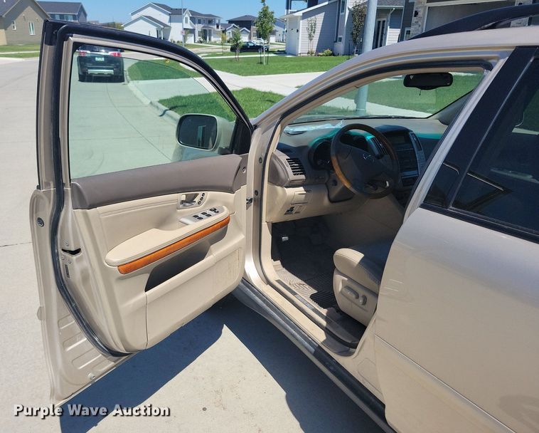 image for item IQ9867 2004 Lexus RX 330  SUV