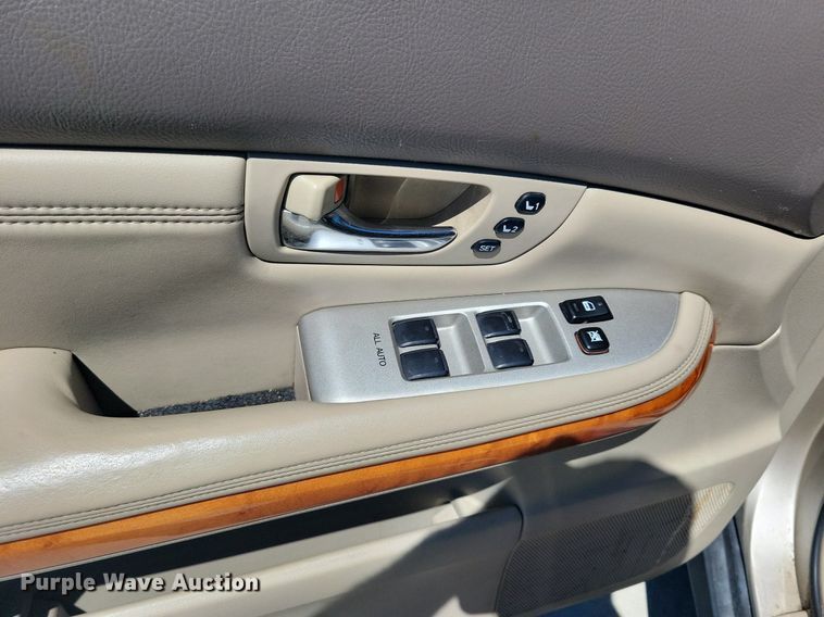 image for item IQ9867 2004 Lexus RX 330  SUV