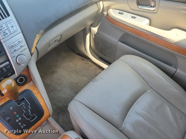 image for item IQ9867 2004 Lexus RX 330  SUV