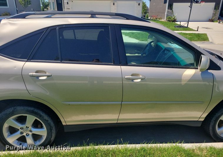 image for item IQ9867 2004 Lexus RX 330  SUV