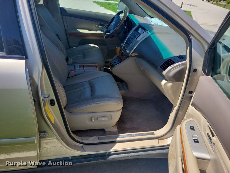image for item IQ9867 2004 Lexus RX 330  SUV