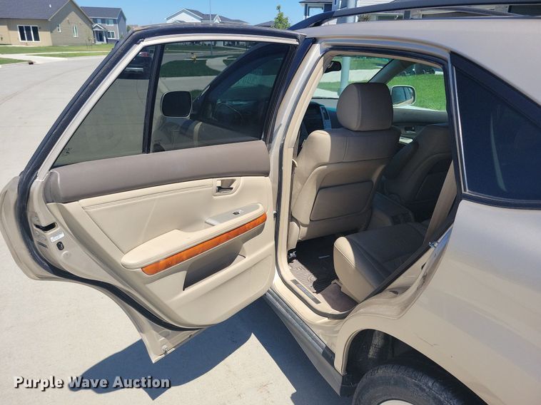 image for item IQ9867 2004 Lexus RX 330  SUV