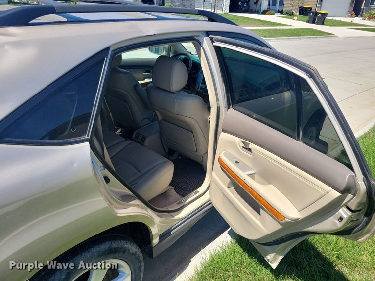 image for item IQ9867 2004 Lexus RX 330  SUV