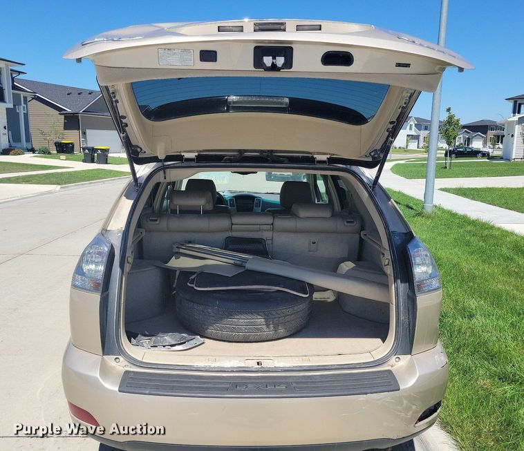 image for item IQ9867 2004 Lexus RX 330  SUV