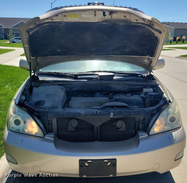 image for item IQ9867 2004 Lexus RX 330  SUV