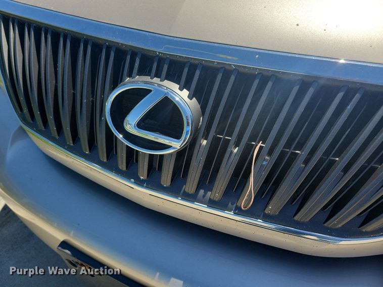 image for item IQ9867 2004 Lexus RX 330  SUV