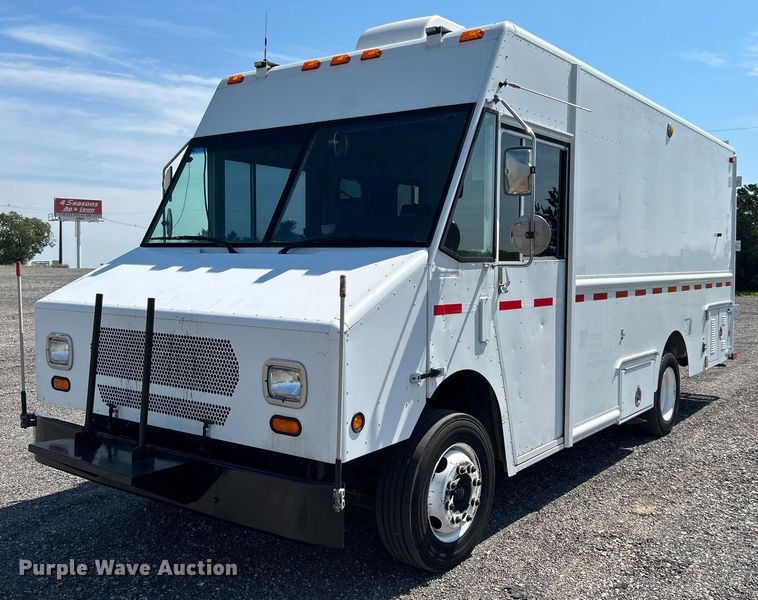 image for item KW9100 2008 Workhorse W62  utility / service truck