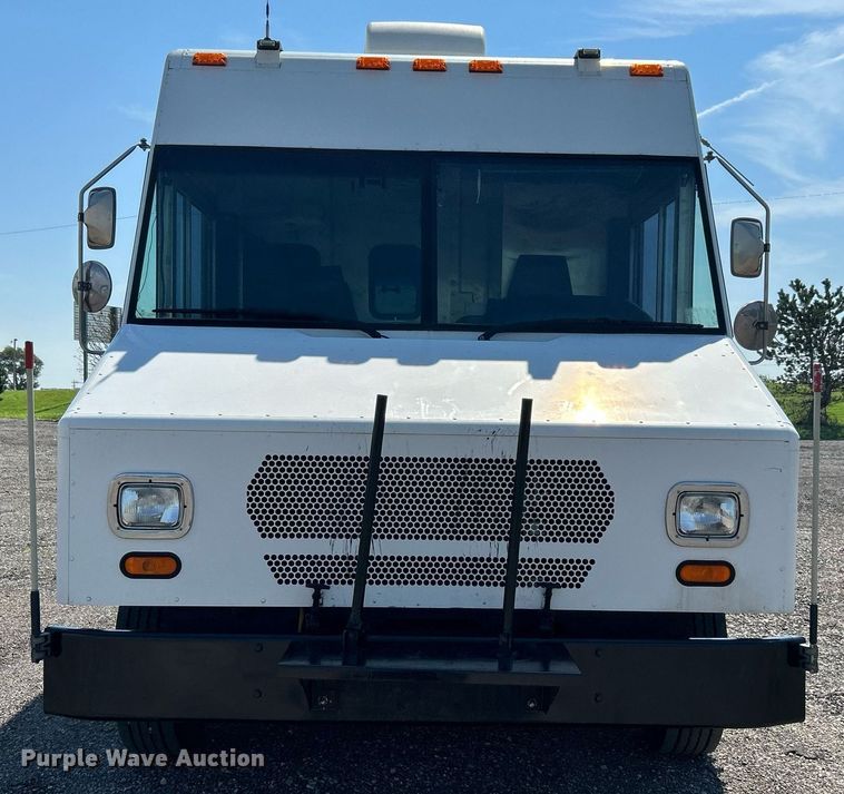 image for item KW9100 2008 Workhorse W62  utility / service truck