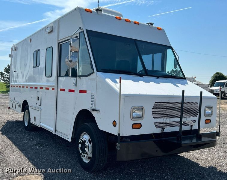 image for item KW9100 2008 Workhorse W62  utility / service truck