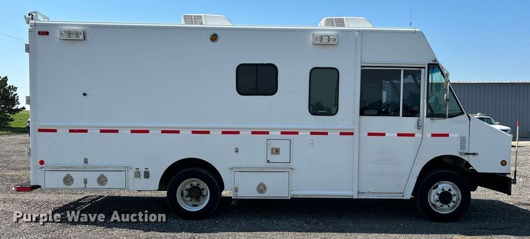 image for item KW9100 2008 Workhorse W62  utility / service truck