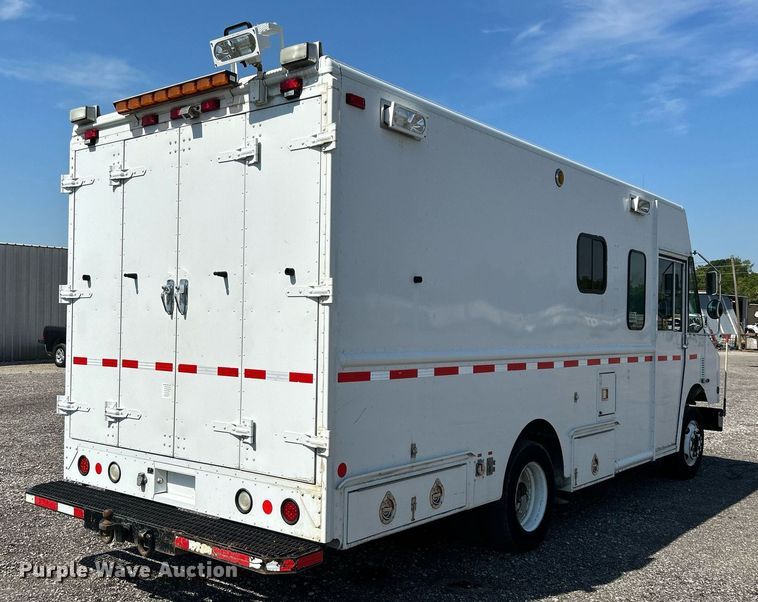 image for item KW9100 2008 Workhorse W62  utility / service truck