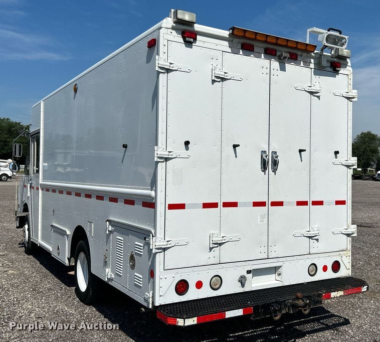 image for item KW9100 2008 Workhorse W62  utility / service truck