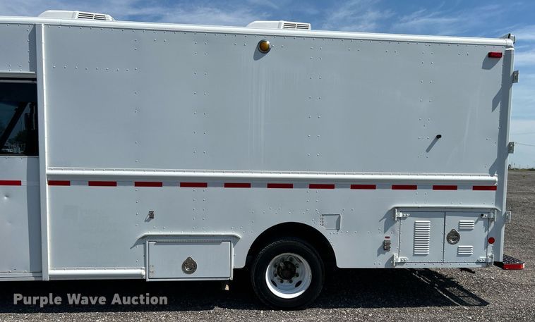 image for item KW9100 2008 Workhorse W62  utility / service truck