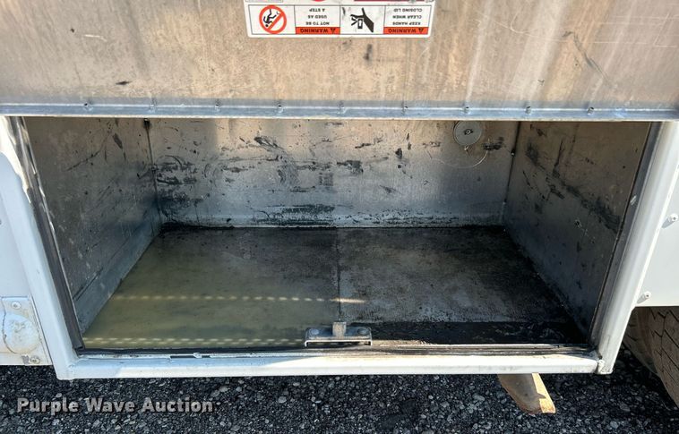 image for item KW9100 2008 Workhorse W62  utility / service truck