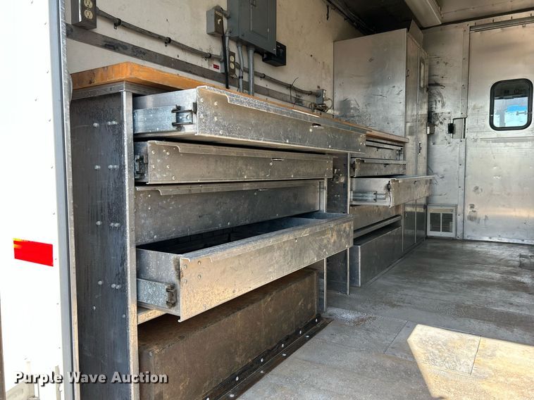 image for item KW9100 2008 Workhorse W62  utility / service truck