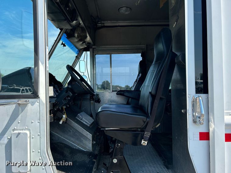 image for item KW9100 2008 Workhorse W62  utility / service truck