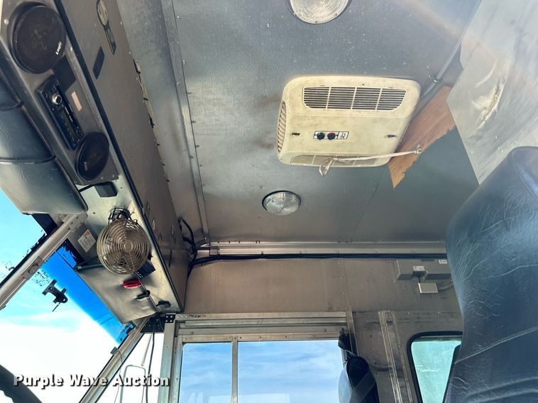 image for item KW9100 2008 Workhorse W62  utility / service truck