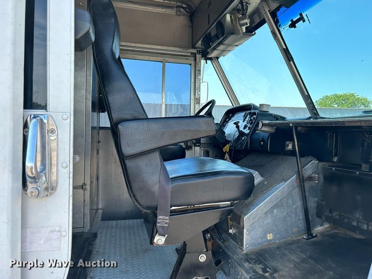 image for item KW9100 2008 Workhorse W62  utility / service truck