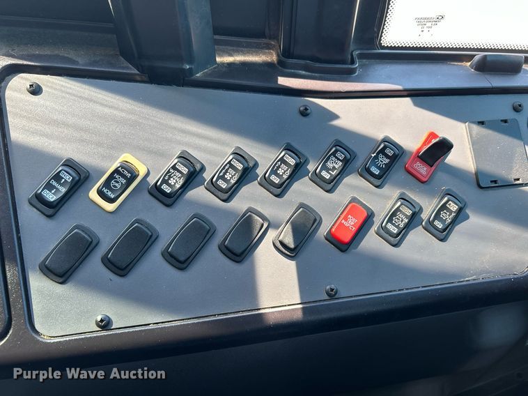 image for item KW9101 2010 Freightliner Thomas Built  school bus