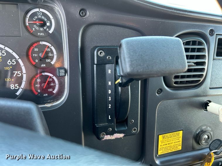 image for item KW9101 2010 Freightliner Thomas Built  school bus