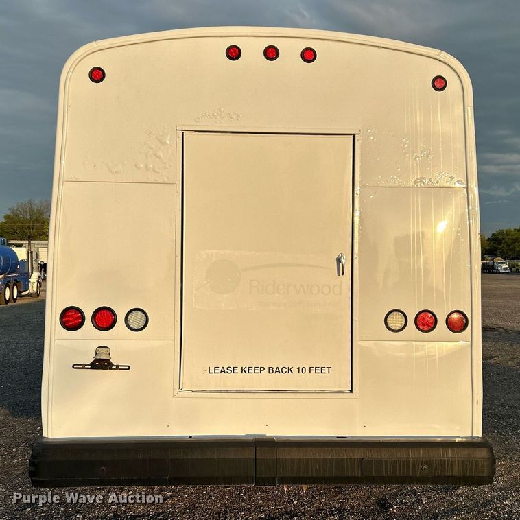 image for item KW9120 2005 Chevrolet C5500 shuttle bus