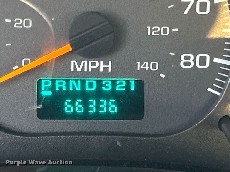 image for item KW9120 2005 Chevrolet C5500 shuttle bus