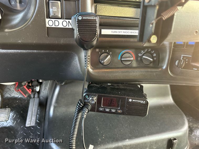 image for item KW9120 2005 Chevrolet C5500 shuttle bus