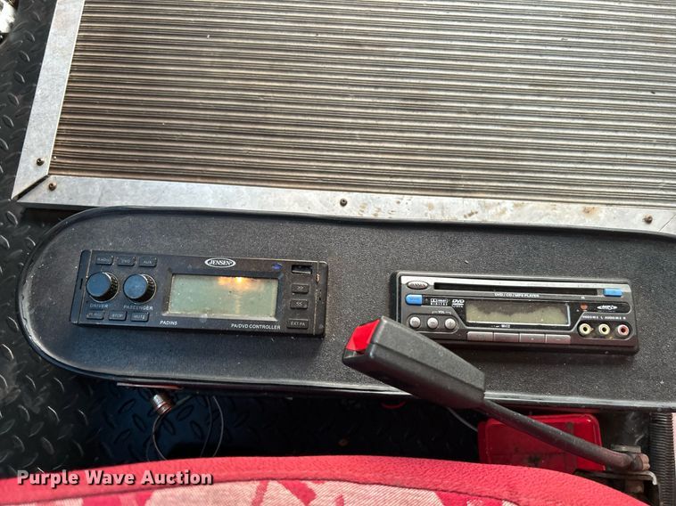 image for item KW9120 2005 Chevrolet C5500 shuttle bus