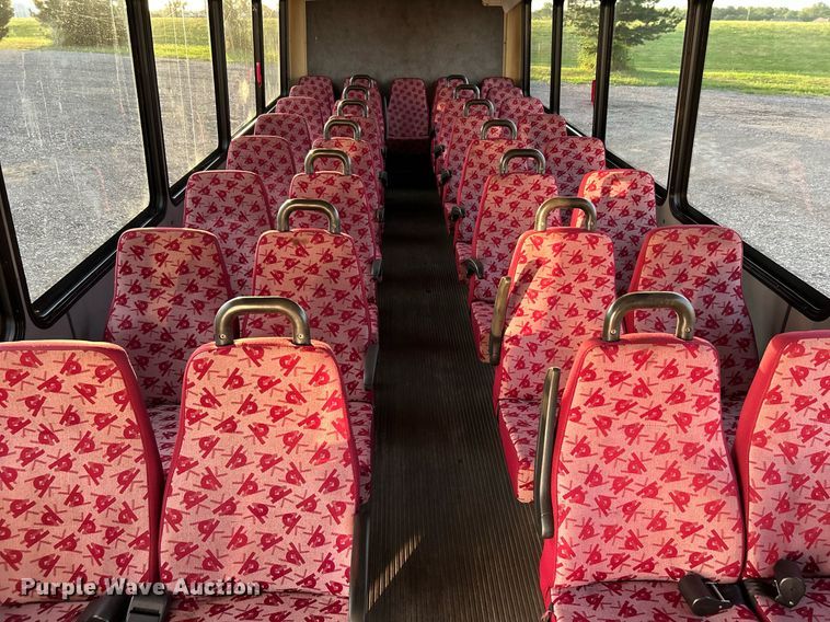 image for item KW9120 2005 Chevrolet C5500 shuttle bus