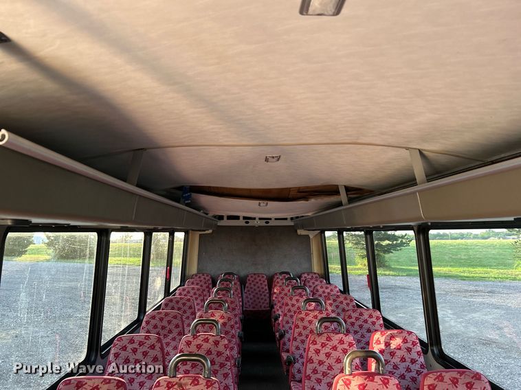 image for item KW9120 2005 Chevrolet C5500 shuttle bus