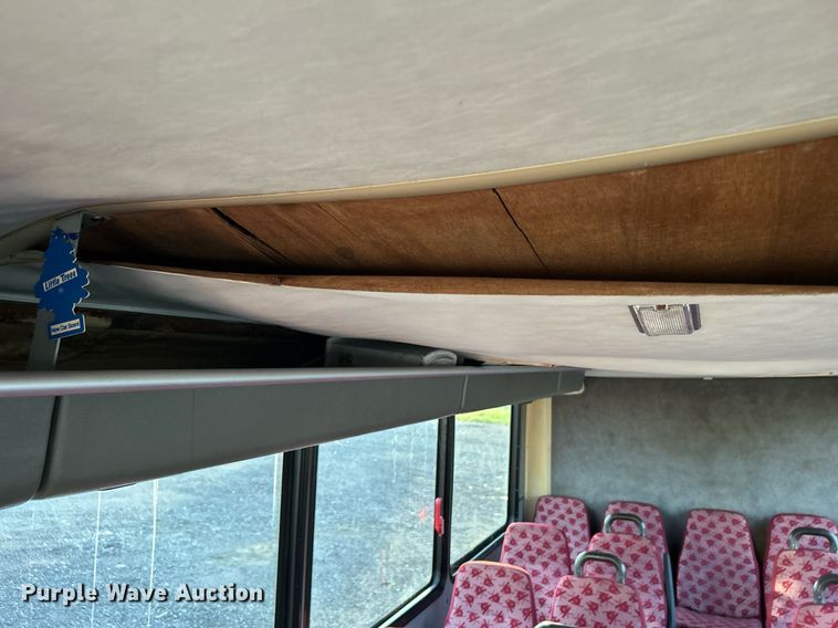 image for item KW9120 2005 Chevrolet C5500 shuttle bus