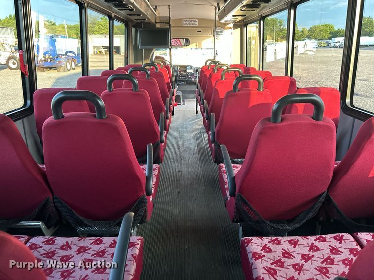 image for item KW9120 2005 Chevrolet C5500 shuttle bus