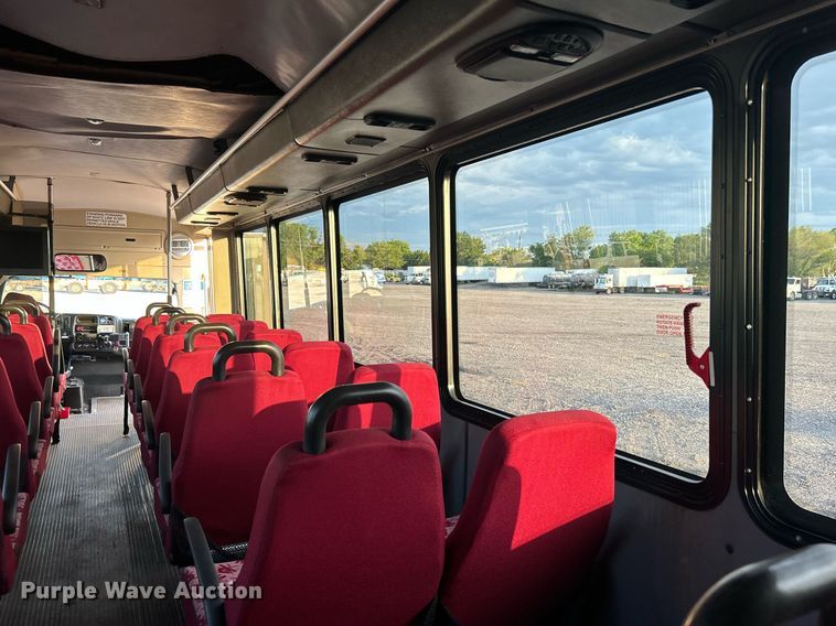 image for item KW9120 2005 Chevrolet C5500 shuttle bus