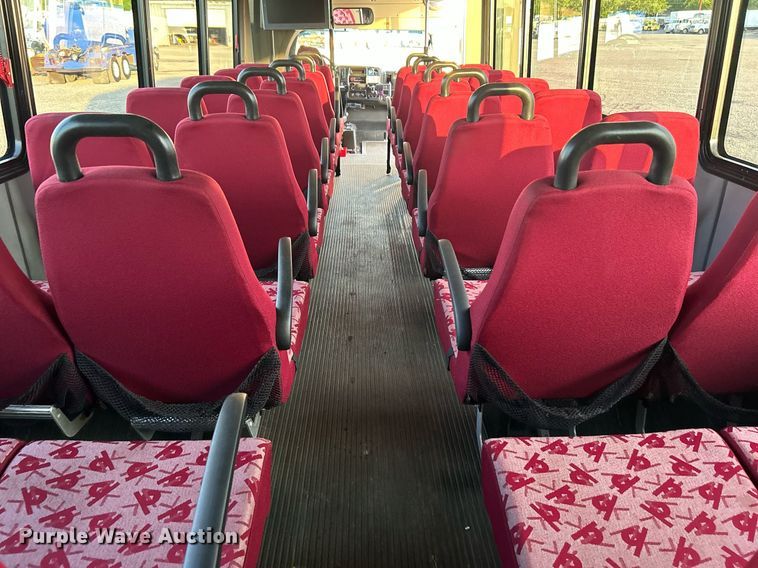 image for item KW9120 2005 Chevrolet C5500 shuttle bus