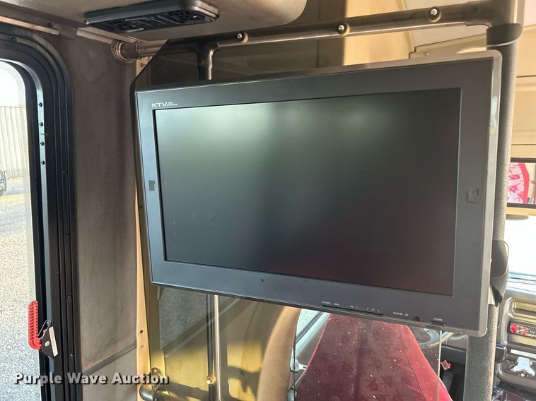 image for item KW9120 2005 Chevrolet C5500 shuttle bus