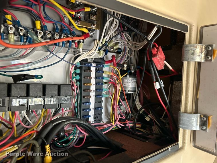 image for item KW9120 2005 Chevrolet C5500 shuttle bus