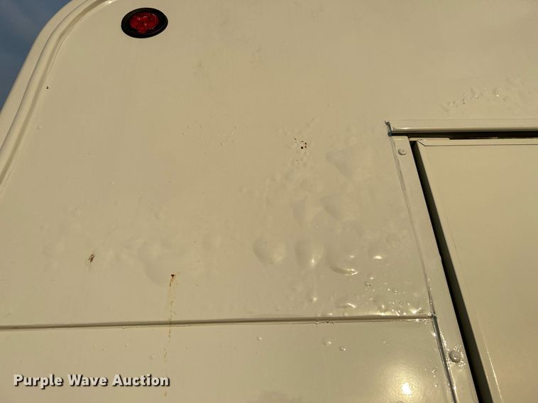 image for item KW9120 2005 Chevrolet C5500 shuttle bus