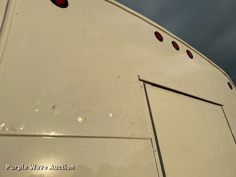 image for item KW9120 2005 Chevrolet C5500 shuttle bus