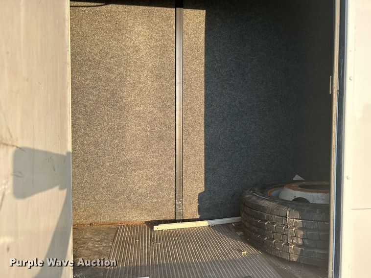 image for item KW9120 2005 Chevrolet C5500 shuttle bus