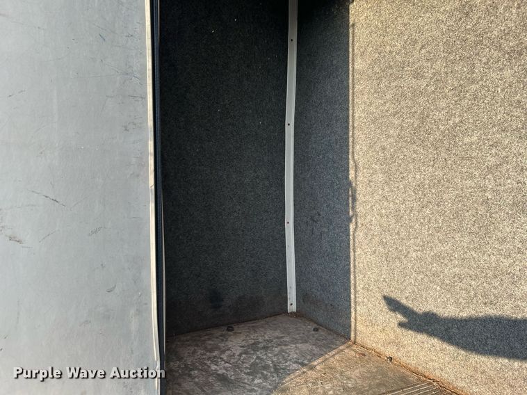 image for item KW9120 2005 Chevrolet C5500 shuttle bus