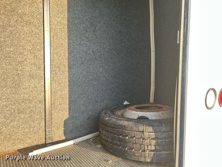 image for item KW9120 2005 Chevrolet C5500 shuttle bus