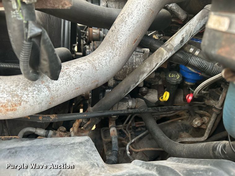 image for item KW9120 2005 Chevrolet C5500 shuttle bus