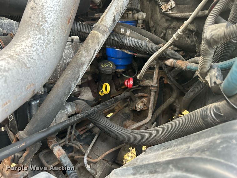 image for item KW9120 2005 Chevrolet C5500 shuttle bus