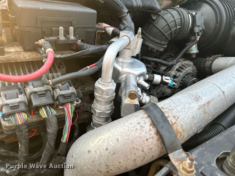 image for item KW9120 2005 Chevrolet C5500 shuttle bus