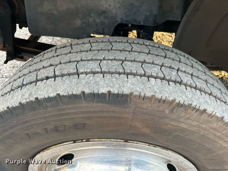 image for item KW9120 2005 Chevrolet C5500 shuttle bus