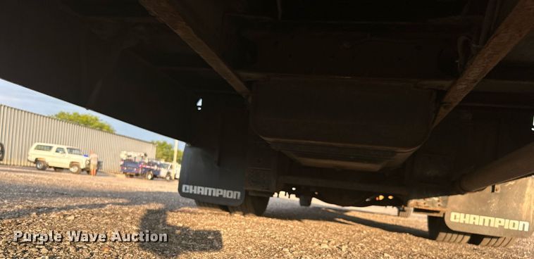 image for item KW9120 2005 Chevrolet C5500 shuttle bus