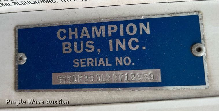 image for item KW9120 2005 Chevrolet C5500 shuttle bus