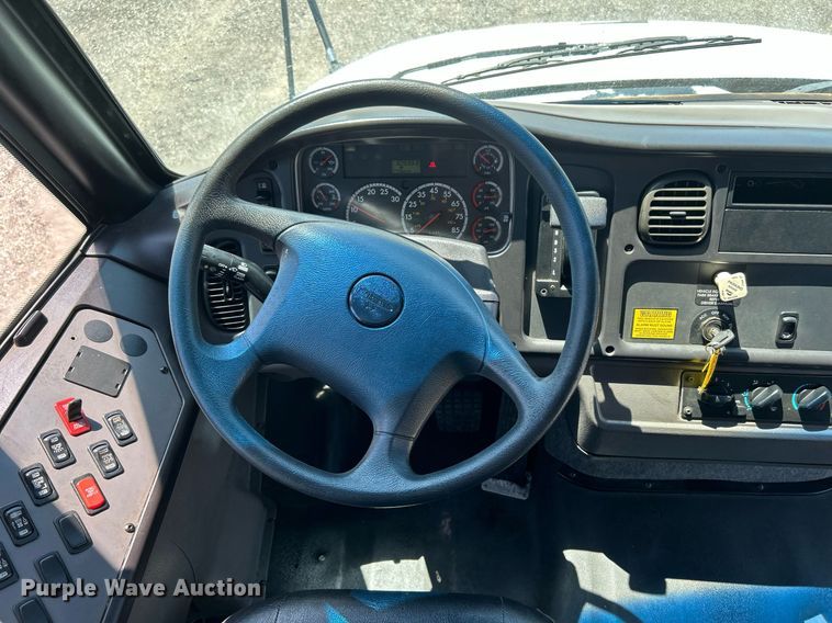 image for item KW9121 2010 Freightliner Thomas Built  school bus